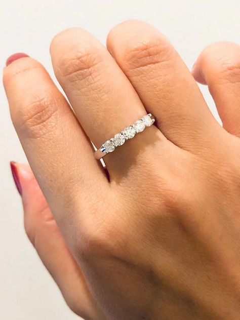 Single Diamond Ring, Mid Finger Rings, Unusual Wedding Rings, Promise Rings Vintage, Moissanite Band, Moissanite Wedding Ring, Moissanite Engagement Ring Solitaire, Platinum Wedding Rings, Ring Moissanite