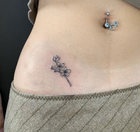 Small Lower Stomach Tattoos For Women, Campanula Tattoo, Lower Stomach Tattoos For Women, Floral Watercolor Tattoo, Funky Tattoos, Scary Tattoos, Tasteful Tattoos, Cute Tiny Tattoos, Stomach Tattoos