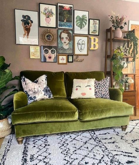 velvet-green-couch-9 Velvet Green Couch, Velvet Sofa Living Room, Jade Design, Latest Sofa Designs, Green Couch, Green Sofa, Living Room Inspo, Interior Trend, Sofa Design