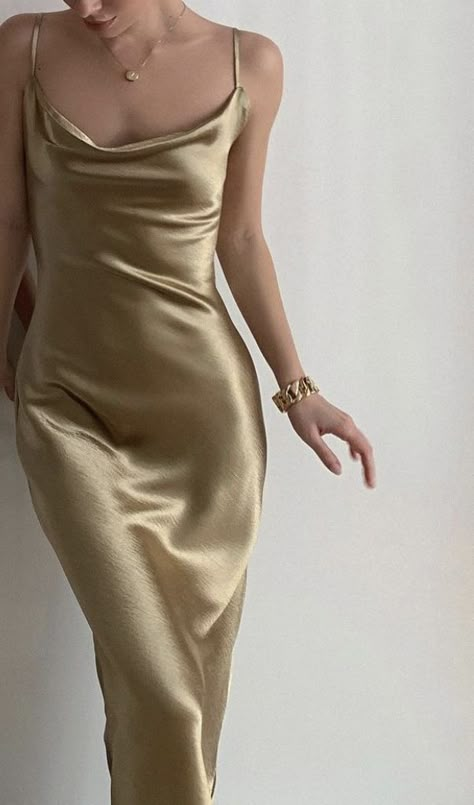 Long Silk Dress Aesthetic, Champagne Dress Aesthetic, Gold Dress Silk, Satin Aesthetic Dress, Gold Silk Dress Long, Satin Dresses Aesthetic, Guess Wedding Dresses, Silk Dresses Aesthetic, Silky Dress Aesthetic