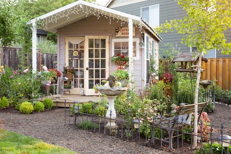 Farmhouse She Shed, She Shed Living, Shed Living, Cottage Shed, Mini Shed, She Shed Interior, Outdoor Potting Bench, Backyard Getaway, Shed Interior