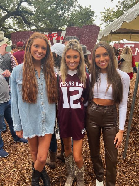 Sec College Gameday Outfits, Black Dress Gameday Outfit, A&m Gameday Outfit, Tamu Gameday Outfits, A&m Game Day Outfit, Aggie Game Day Outfit, Cold Gameday Outfit College, Texas A&m Game Day Outfit, Fall Gameday Outfit College