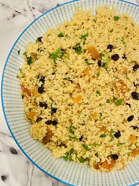 Delicious Middle Eastern couscous makes a great side dish. Beautifully flavoured with warm spice, sweet currants, apricots and crunchy almonds. #couscous #middleeastern #sidedish #easysides Middle Eastern Couscous, Healthy Food Swaps, Better Food Choices, Couscous Recipes, Ras El Hanout, Eastern Cuisine, Easy Casserole, Middle Eastern Recipes, Roasted Veggies