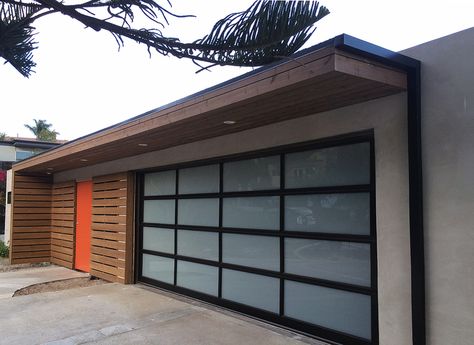 mid-century modern exterior renovation  //  MYD studio architects Mid Century Modern Garage Addition, Mid Century Modern Garage, Mid Century Garage, Mid Century Doors, Modern Garage Door, Garage Door Ideas, Mid Century Door, Mid Century Modern House Exterior, Mid Century Modern Door