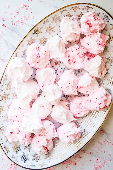 Peppermint Divinity - Kitschen Cat Peppermint Divinity, Christmas Nougat, Divinity Recipe, Divinity Candy, Nougat Candy, Wassail Recipe, Soft Christmas, Peppermint Candy, Biscuit Recipe