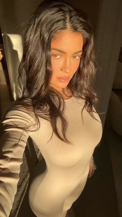 @schiaparelli ✨ | Instagram Kylie Jenner Ig, Kylie Jenner Icons, Kily Jenner, Kendall Jenner Face, Kylie Jenner Selfies, Kylie Jenner Pictures, Kylie Baby, Kylie Jenner Instagram, Kylie J