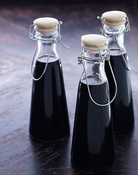 Make coffee liqueur at home with this two part process for holiday food gifts. Homemade Booze, Homemade Liqueur, Homemade Liqueur Recipes, Purim Ideas, Coffee Liquor, Coffee Liqueur Recipe, Infused Liquors, Simple Syrups, Baileys Recipes