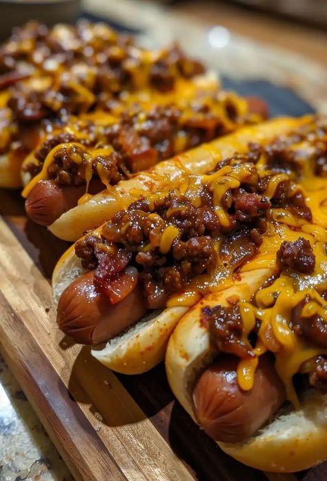 Chilli Hot Dogs, Chilly Cheese Dogs, Chili Dogs Receta, Chili Cheese Dogs Recipes, Chilli Dogs Recipe, Hotdogs Recipes, Chili Cheese Dog Recipe, Chili Cheese Hot Dog, Hot Dog Recipe