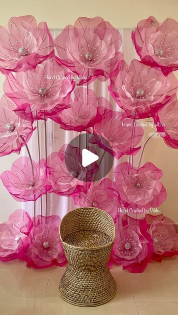 Organza Crafts Ideas, Organza Flower Decor, Diy Giant Organza Flowers, Giant Flower Decoration, Giant Fabric Flowers, Organza Flowers How To Make, Giant Organza Flowers, Organza Flowers Diy, Giant Flower Backdrop