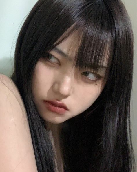 3/4 View Reference, Tomie Makeup, Reference Photos For Artists, Face Drawing Reference, Female Pose Reference, Body Reference Poses, Face Photography, Long Black Hair, Hair Reference