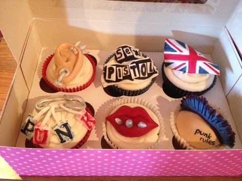 My mums cupcakes for her birthday! Amazing punk themed. Punk Rock Cupcakes, Rock Cupcakes, The Clash Logo, Kim Birthday, Cruella Fashion, Logo Cake, British Punk, Dads Birthday, Punk Pins