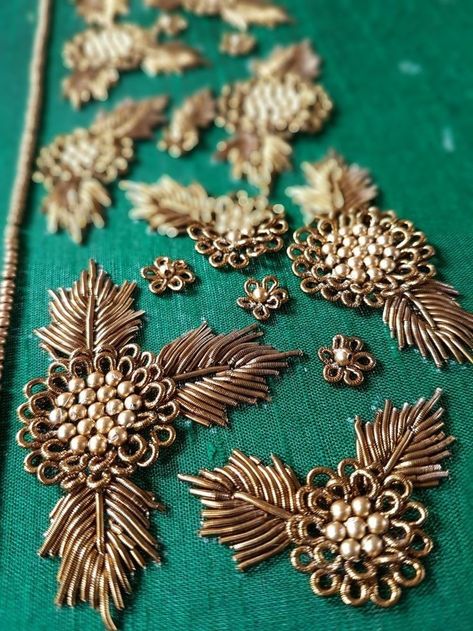 Zardosi Motifs Design, Kora Dabka Work Embroidery, Zardosi Patterns, Simple Zardosi Work Designs, Zardozi Work Design Gold Embroidery, Buti Design, Zardosi Embroidery, Gold Work Embroidery, Zardozi Work