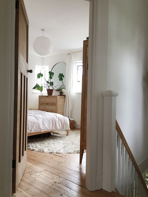 Bedroom Wooden Floor Ideas, Bedroom Wooden Floor Rug, Bedrooms With Floorboards, Original Floorboards Bedroom, White Spare Bedroom Ideas, Wooden Floorboards Bedroom, White Wooden Floor Bedroom, White Floorboards Bedroom, Wooden Floor With Rug