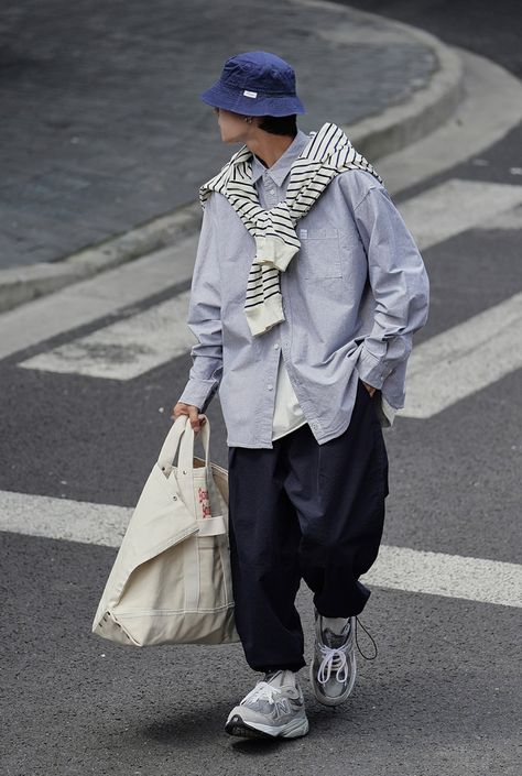 Tokyo Fashion Men Street Styles, 90s Japanese Street Fashion Men, Japanese City Boy Style, Tokyo Mens Fashion, Japan Street Style 90s, Japanese City Boy Fashion, Japan Men Outfit, Japanese Outfits Street Style Men, Japanese Mens Fashion Street Styles