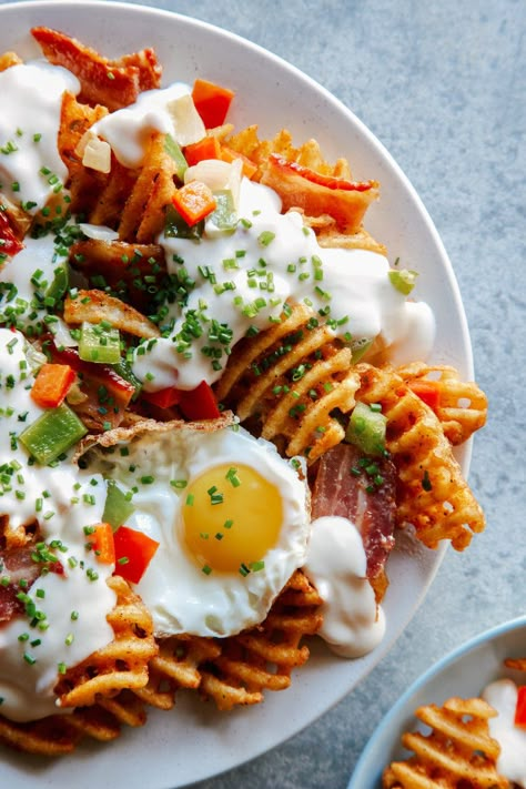 Breakfast Nachos, Brunch Restaurant, Spoon Fork Bacon, Frozen Waffles, Irish Breakfast, Breakfast Recipe Ideas, Waffle Fries, Easy Brunch Recipes, Brunch Restaurants