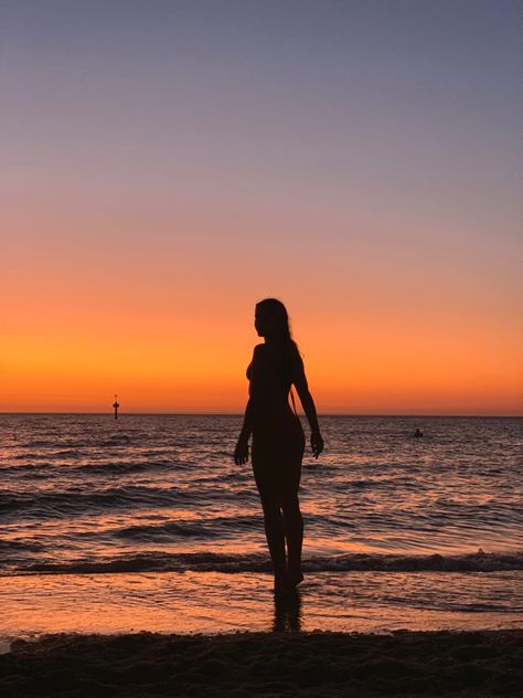 Sunset Silhouette Photography, Healing Summer, Recital Poster, Sunset Photoshoot Ideas, Senior Recital, Sunrise Pics, Beach Silhouette, Beach Photo Inspiration, Sunset Waves