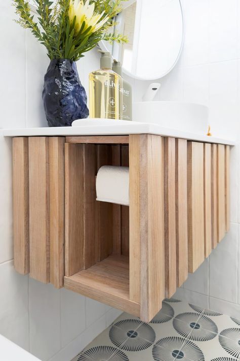 How to build a floating bathroom vanity Build Vanity Bathroom, Floating Bath Vanity, How To Build A Floating Bathroom Vanity, How To Make Bathroom Vanity, Diy Floating Vanity Bathroom, Floating Vanity Diy, Diy Floating Vanity, Diy Bathroom Vanity Ideas, Casita Bathroom