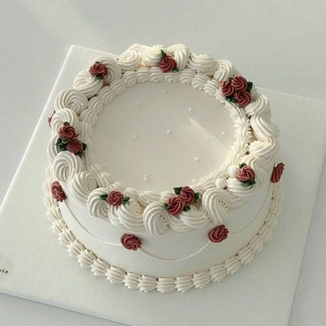 Posts liked by Jay Bubbles L. Skarsgård (@shakethespears) / X Pretty Birthday Cakes Vintage, Simple White Cake Designs Birthday, Vintage Inspired Birthday Cakes, Round Aesthetic Cake, Aesthetic Cake Vintage, Simple Vintage Cake Designs, Birthday Cake Vintage Aesthetic, Birthday Cake Inspo Simple, Simple Vintage Cakes Birthday