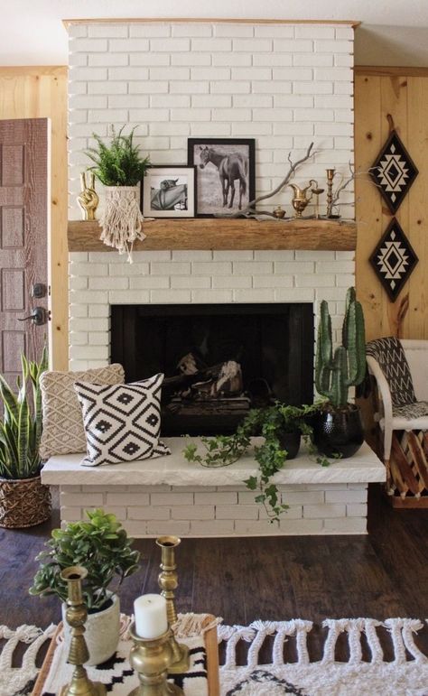 Fireplace Mantle Designs, Brick Fireplace Mantles, Southwest Interiors, Southwestern Room, Chimney Decor, Design Camino, White Brick Fireplace, Painted Brick Fireplace, Painted Brick Fireplaces