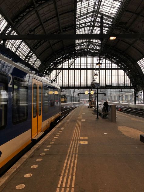 amsterdam netherlands dutch train station sprinter erasmus abroad aesthetic Abroad Aesthetic, Subway Aesthetic, Aesthetic Train, Amsterdam Winter, Train Aesthetic, Metro Subway, Europe Aesthetic, Netherlands Travel, Move Abroad