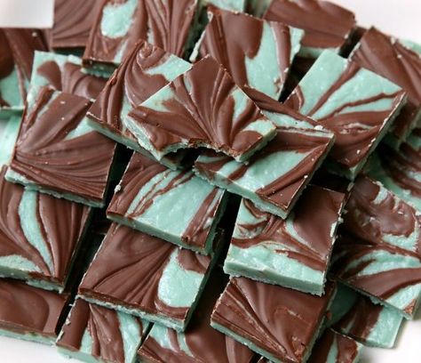 Mint Chocolates made in minutes with few ingredients. They taste just like Andes Mints! Easy to make & pretty, swirled chocolates perfect for the holidays. Super quick & easy #Homemade #Mint #Chocolates like #AndesMints #candy from Butter With A Side of Bread Chocolate Trifle Desserts, Mint Chocolate Recipes, Andes Mints, Xmas Recipes, Mint Chocolate Chip Cookies, Chocolate Recipes Easy, Chocolate Trifle, Trifle Desserts, Mint Recipes