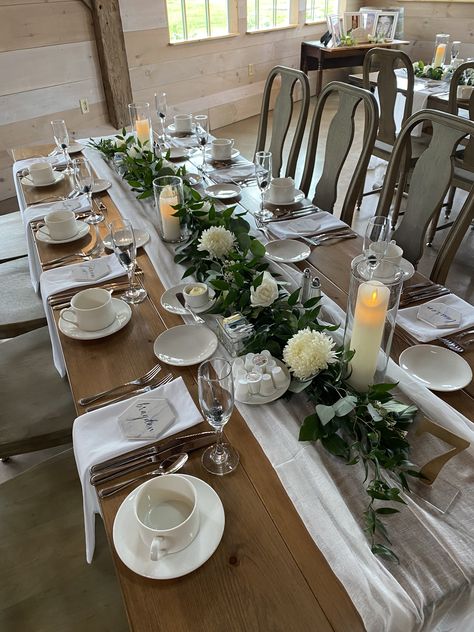 Wedding Rustic Candles, Center Piece Wedding Long Table, Rectangular Wedding Tables, Simple Cake Table Decor, Centerpieces For Rectangular Tables, Rectangle Wedding Table Decor, Long Table Centrepiece, Wedding Tablescapes Long, Rustic Prom