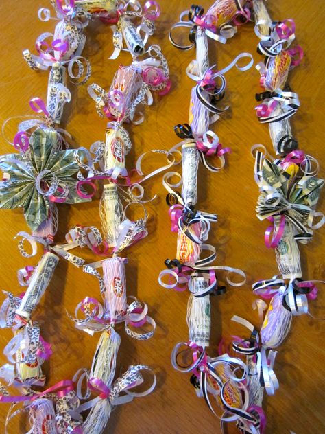 Candy Lei Diy, Graduation Candy Lei, Diy Leis, Money Lei Diy, Candy Leis, Graduation Leis Diy, Lei Ideas, Graduation Money Lei, Candy Lei