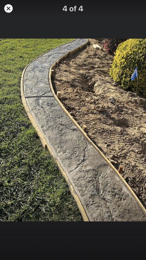 Mowing Strip, Log Homes Exterior, Landscape Ideas Front Yard Curb Appeal, Landscape Curbing, Concrete Diy Projects, Farmhouse Remodel, Diy Backyard Landscaping, Home Landscaping, Garden Edging