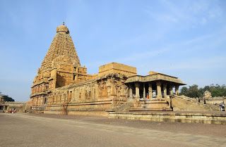 A UNESCO world heritage site Temple: Brihadeeswarar, Thanjavur, Tamil Nadu, India, Brihadisvara Temple, Kailasa Temple Ellora, Chola Temples, Big Temple, Temples Of India, Karol Bagh, Honeymoon Tour Packages, Hindu Temples, Indian Sculpture