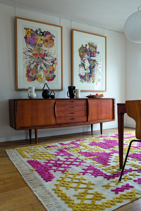 love the cross stitch rug A Rug, Apartment Furniture, Hang On, Retro Home Decor, Mid Century Modern House, Retro Home, Mid Century Furniture, 인테리어 디자�인, Furniture Ideas