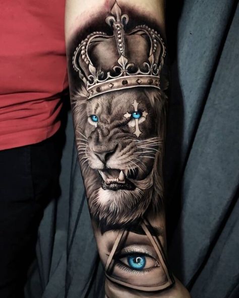 50 Eye-Catching Lion Tattoos That’ll Make You Want To Get Inked - KickAss Things Crown Tattoo Forearm, Tiger With Crown Tattoo, Tiger With Crown, King Lion Tattoo, Family Sleeve Tattoo, Animal Tatoos, Lion Tattoo Meaning, Female Lion Tattoo, Tatoo 3d