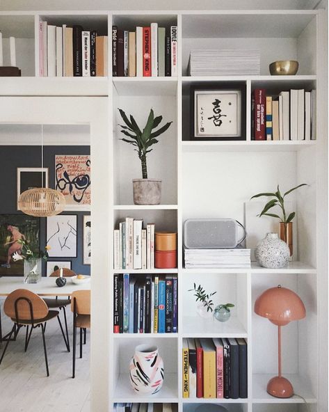 Shelf Inspiration, Lots Of Books, Diy Home Decor For Apartments, My Scandinavian Home, Aarhus Denmark, Interior Minimalista, Dekorasi Kamar Tidur, Aarhus, Scandinavian Home