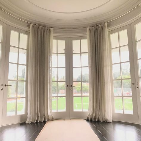 Curved rod day. @madina.aryeh #draperyguru #curvedrods Curved Bay Window, Curved Windows, Bay Window Treatments, Curved Wall, Curved Walls, Dream Apartment, Villa Design, Curtain Rod, Bay Window