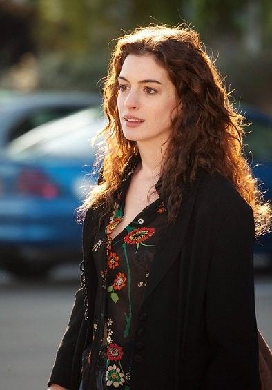 Anne Hathaway ❤ Walking Down The Street, Most Beautiful People, Love Others, Anne Hathaway, Pretty Woman, Hair Inspiration, Beautiful People, Long Hair, Hair Hair