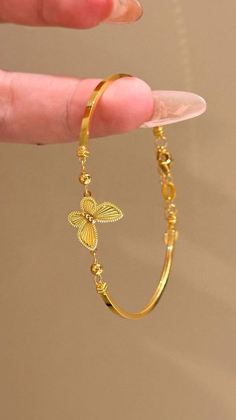 Beautiful Bracelet Gold, Bangel Design Gold Latest, Latest Bracelet Designs Gold For Women, Bracelet Ideas Gold, Hand Bracelet Gold, Gold Bracelet Designs, Gold Bracelet Design, Choker Sets, Gold Bracelet Simple