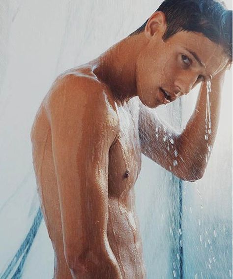 Cameron Dallas with his shirt off. Cameron Dallas Shirtless, Best Hair Conditioner, Cam Dallas, Cameron Alexander Dallas, Deep Hair Conditioner, Cute Guy Pics, Dove Men, Magcon Boys, Cameron Dallas