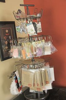 revolving shoe rack as a diy clip it up organizer Revolving Shoe Rack, Homemade Closet, Quilt Room Organization, Cricut Tools, Craftroom Ideas, Scrapbook Rooms, Jewellery Displays, Art Studio Storage, Clip Organizer