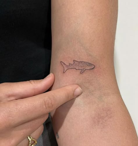 Tiny Whale Shark Tattoo, Small Whale Shark Tattoo, Tiny Whale Tattoo, Whale Tattoo Ideas, Simple Shark Tattoo, Shark Tattoo Ideas, Whale Shark Tattoo, Beachy Tattoos, Stingray Tattoo