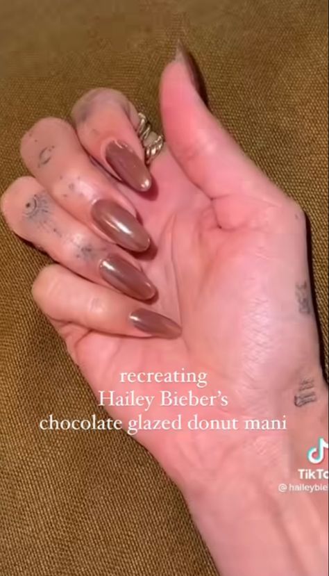 Brown Shine Nails, Chocolate Donut Glaze Nails, Chocolate Glazed Nails, Hailey Nails, Chocolate Glazed Donut Nails, Brown Chrome, Moon Nails, Shine Nails, Minimal Nails