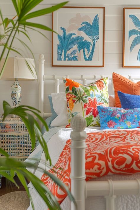 Colorful Coastal Decor, Summer Bedroom Ideas, Wildflower Home, Florida Bedroom, Summer Bedroom Decor, Chinoiserie Interior, Summer Room Decor, Relaxation Space, Summer Room