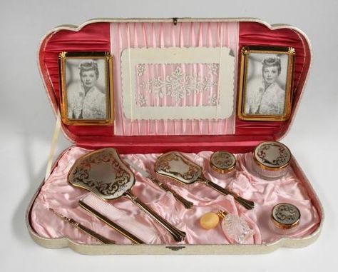 A 12-piece vanity set includes two perfume aerators, hair brush, hand mirror, comb, nail file, table mirror, and various-sized cold cream jars. For added glamour, the manufacturer included two picture frames featuring Lucille Ball to this vanity collection. Still packaged in the original fabric-lined gift box. Antique Vanity Set, Art Deco Dresser, Dresser Accessories, Travel Vanity, Art Deco Vanity, Dresser Set, Dresser Vanity, Antique Vanity, Art Deco Lady