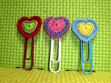 Crochet & Crafts By Maria: Crochet Paperclip Bookmarks (What To Do With Left-over Yarns) Paperclip Crochet, Yarn Bookmarks, Crochet Paperclip Bookmark, Crochet Animal Bookmarks, Crochet Heart Paperclip Bookmark, Paperclip Heart Bookmarks, Crocheted Bookworm Bookmark, Bookmark Paperclip, Animal Bookmarks