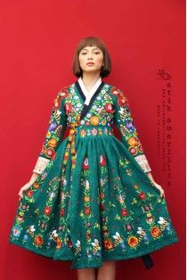 dress Hungarian Traditional Dress, Hanbok Inspired Dress, Hungarian Traditional Clothing, Korean Fashion Traditional, Taiwanese Clothing, Green Hanbok, Indonesia Traditional Clothes, Formal Wedding Guest Attire, Minju Kim