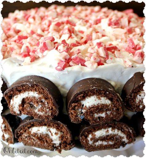 HO HO HO Cake! Red Velvet Roll, Ho Ho Cake, Red Velvet Cake Roll, Holiday Treats Recipes, Pumpkin Roll Cake, Yule Log Cake, Best Christmas Desserts, Cake Roll Recipes, Log Cake