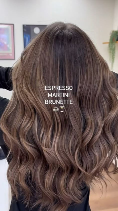 Light Brunette Hair, Rambut Brunette, Light Brunette, Brown Hair Looks, Brown Hair Inspo, Brunette Hair With Highlights, Brunette Balayage, Brunette Balayage Hair, Brown Hair Balayage