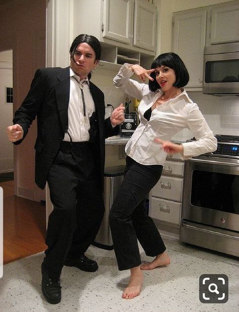 Disfraz Pulp Fiction, Pulp Fiction Costume, Cool Couple Halloween Costumes, Unique Couple Halloween Costumes, Carnaval Costume, Style Année 90, Classic Halloween Costumes, Halloween Coustumes, Couples Halloween Outfits