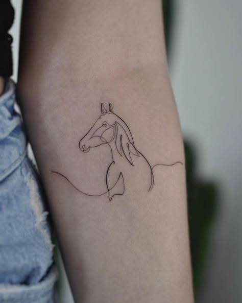 Small Horse Tattoo, Horse Tattoo Design, Cowgirl Tattoos, Omerta Tattoo, Shoulder Tattoos For Women, Horse Tattoo, Line Art Tattoos, Back Tattoo Women, Tattoo Outline