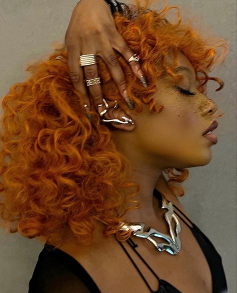 Ombré Ginger, Ginger Black Women, Curly Orange Hair, Peach Hair, Ginger Hair Color, Ombre Hair Color, Hair Color And Cut, Colored Hair, Natural Hair Journey