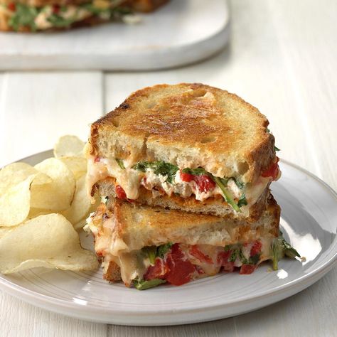 Sun-Dried Tomato Grilled Cheese Sandwich Tomato Grilled Cheese, Cheese Ideas, Hot Sandwich Recipes, Grandma Recipes, Hot Sandwiches, Grilled Sandwiches, Grill Cheese Sandwich Recipes, Cheese Sandwich Recipes, Best Grilled Cheese