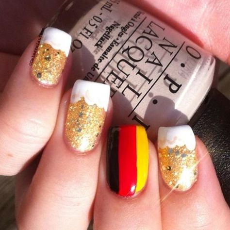 Such a fun idea for an Oktoberfest themed manicure! Oktoberfest Party Decorations, Octoberfest Party, Got Party, Oktoberfest Party, Cake Bars, Halloween Nail Designs, Beer Festival, Get The Party Started, Gold Nails